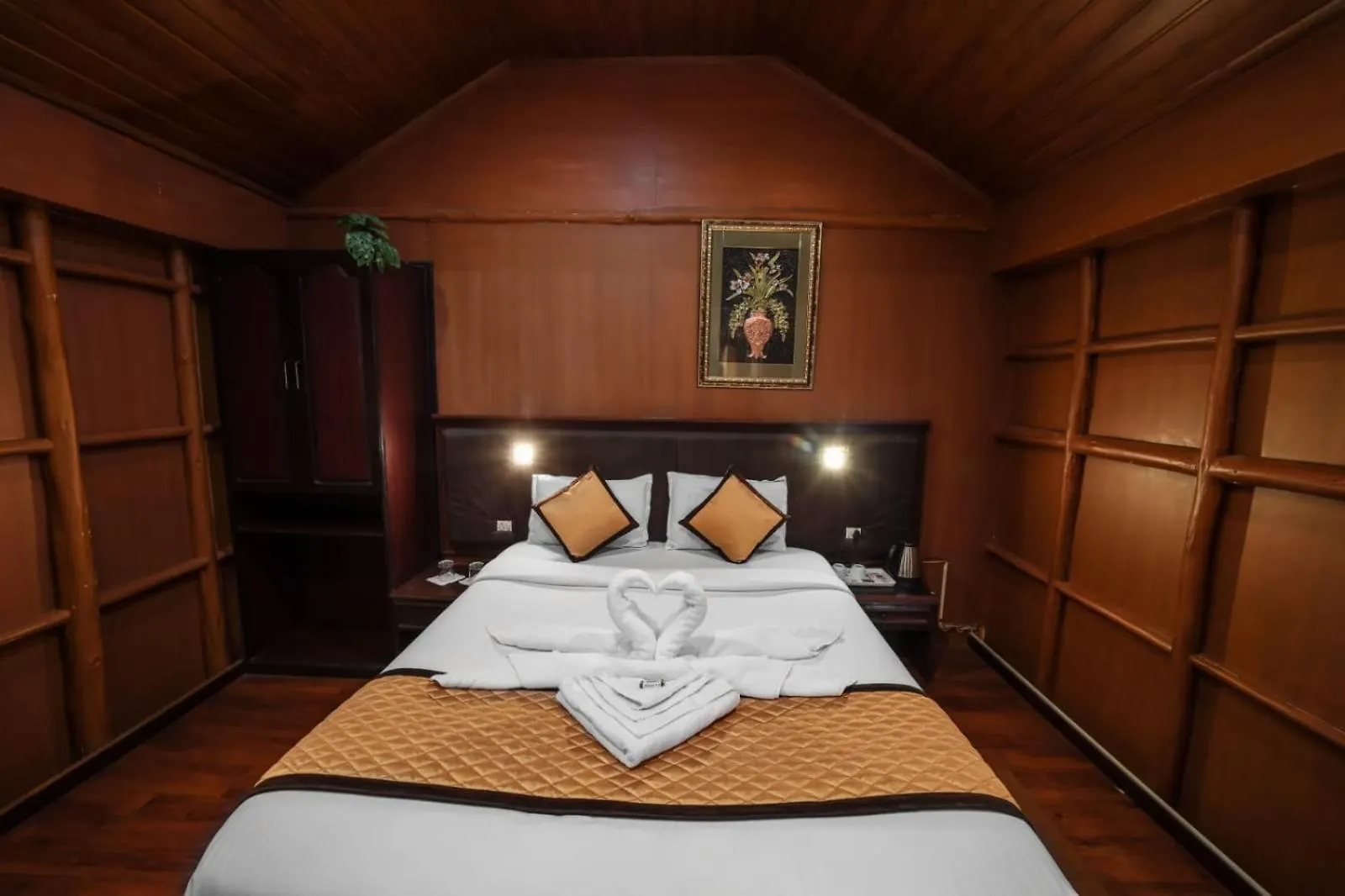 Munnar Bethel Varkis 0*,  India